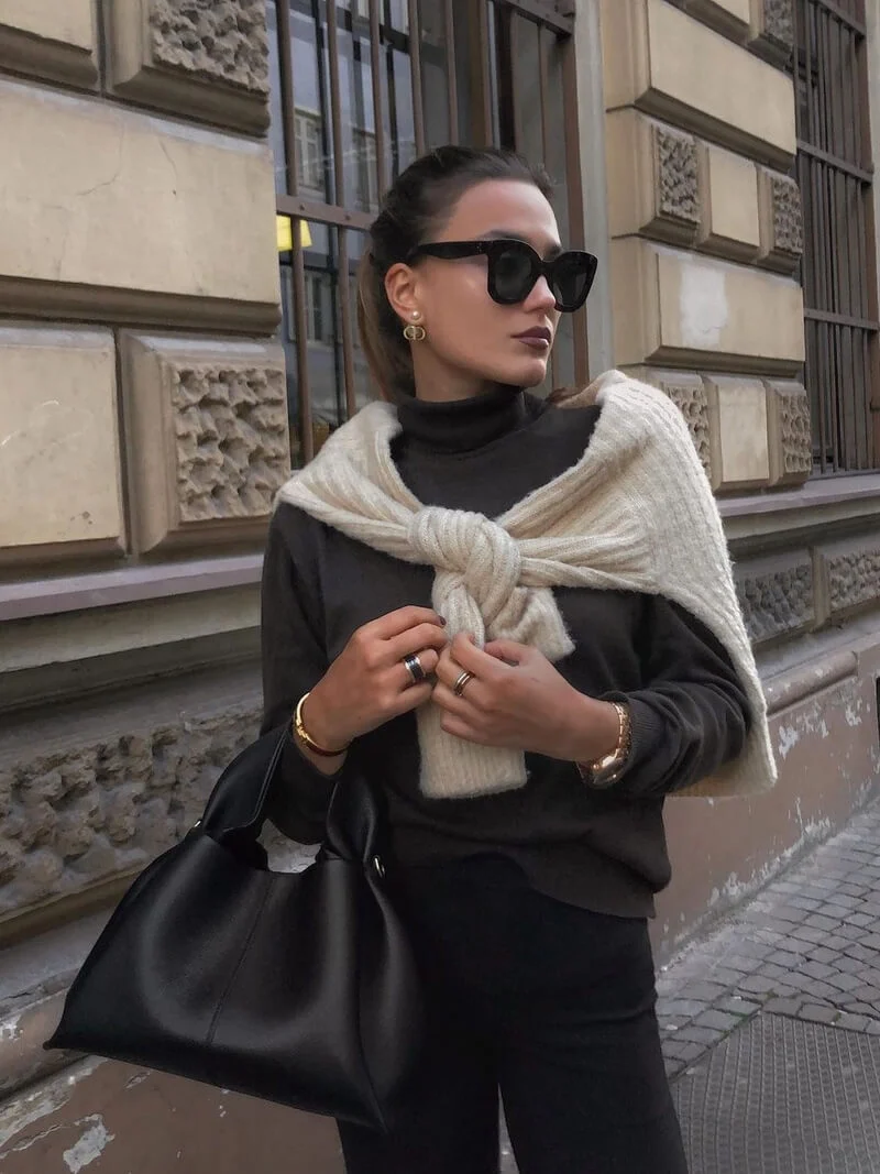 Elegante Damenhandtasche mit gepolstertem Griff und Schulterriemen